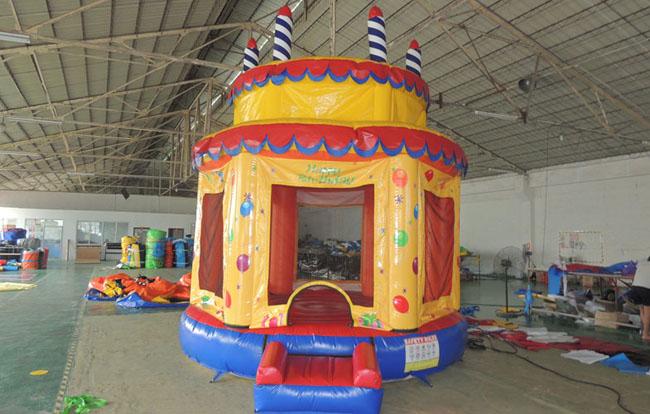 생일 케이크 옥외 팽창식 도약자, 아이 RQL-00506를 위한 되튐 집 Inflatables 성곽