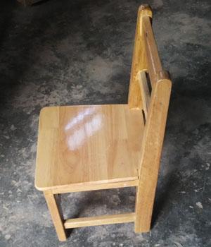 경재 유치원 교실 가구, 단단한 나무로 되는 아이들의 의자